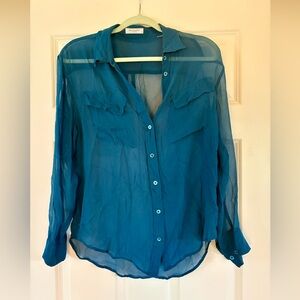 Equipment Femme Signature Slim Fit Silk Button Down Blouse, Size Medium